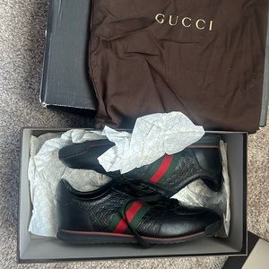Low top Gucci sneakers worn twice, excellent condition!